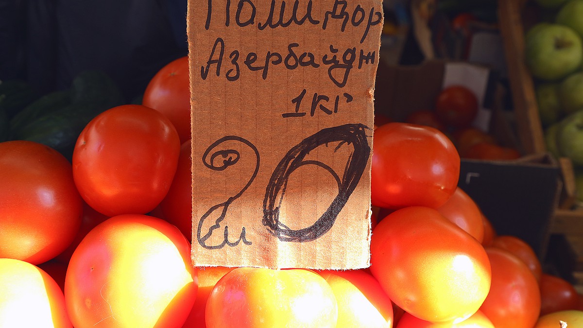 Уголок социализма: в центре Петербурга помидоры продают за 20 рублей, а  яблоки – за 10 - KP.RU