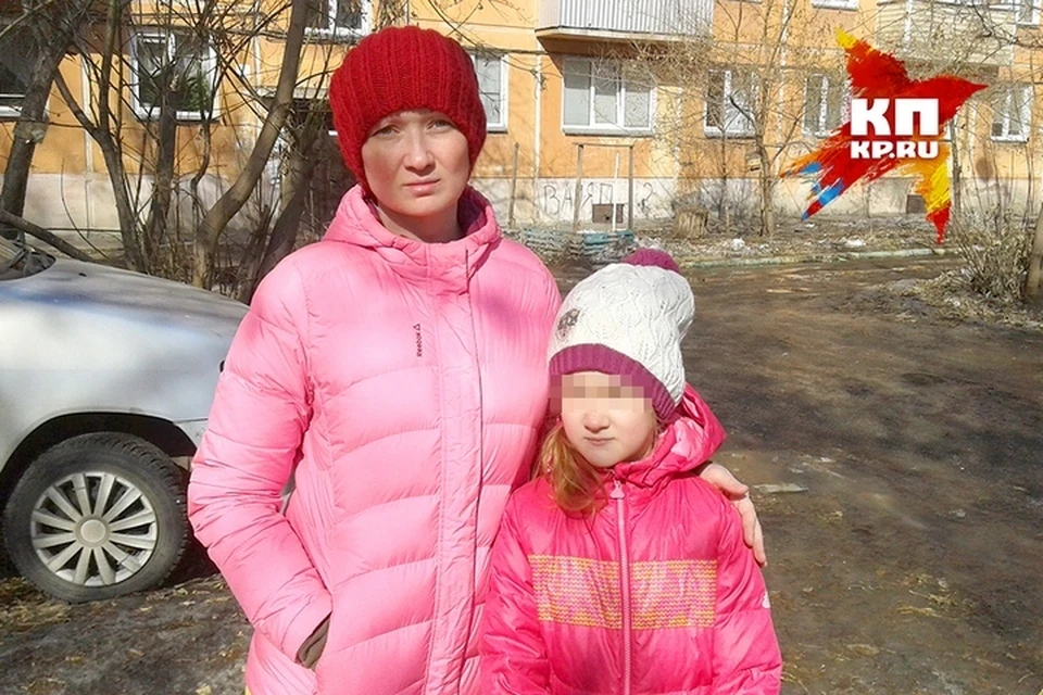 В Красноярске взрослые чудом отбили 9-летнюю девочку от своры бродячих собак