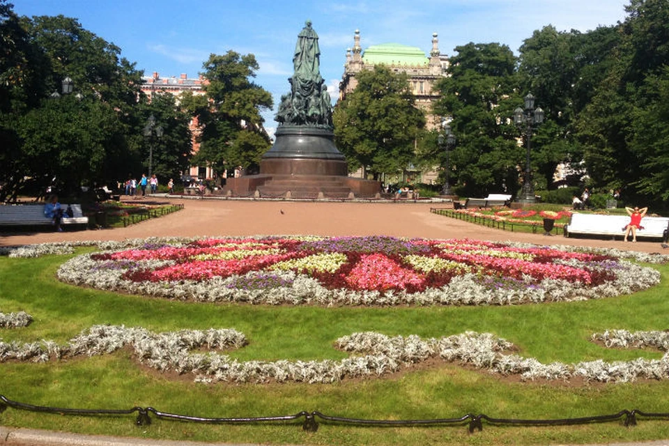 Осенью Екатерининский сквер стал победителем конкурса «Уютный сад». Фото: Пресс-служба Комитета по благоустройству