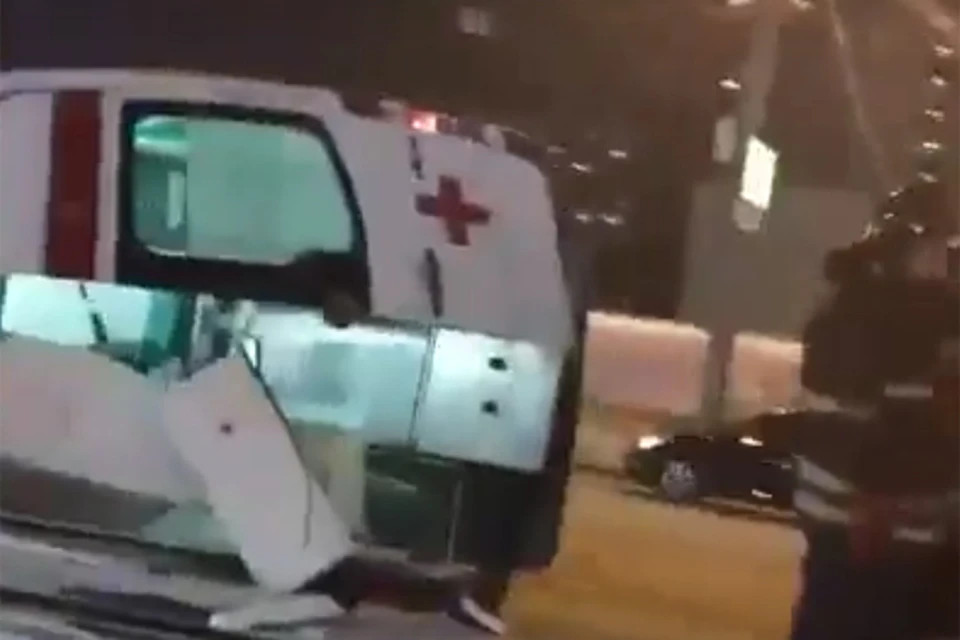 В машине медиков пострадали три пассажира