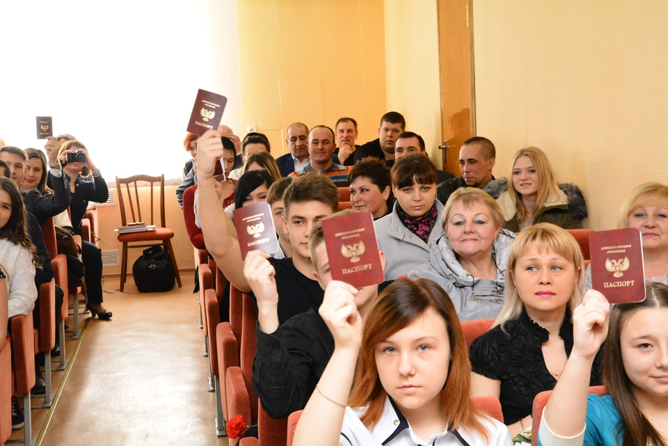 Выдача паспортов образца Донецкой Народной Республики началась в марте прошлого года