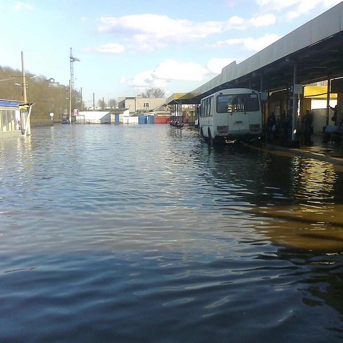 Большая вода: во время разлива в Рязани новых русских доставляли в казино  на гондолах - KP.RU