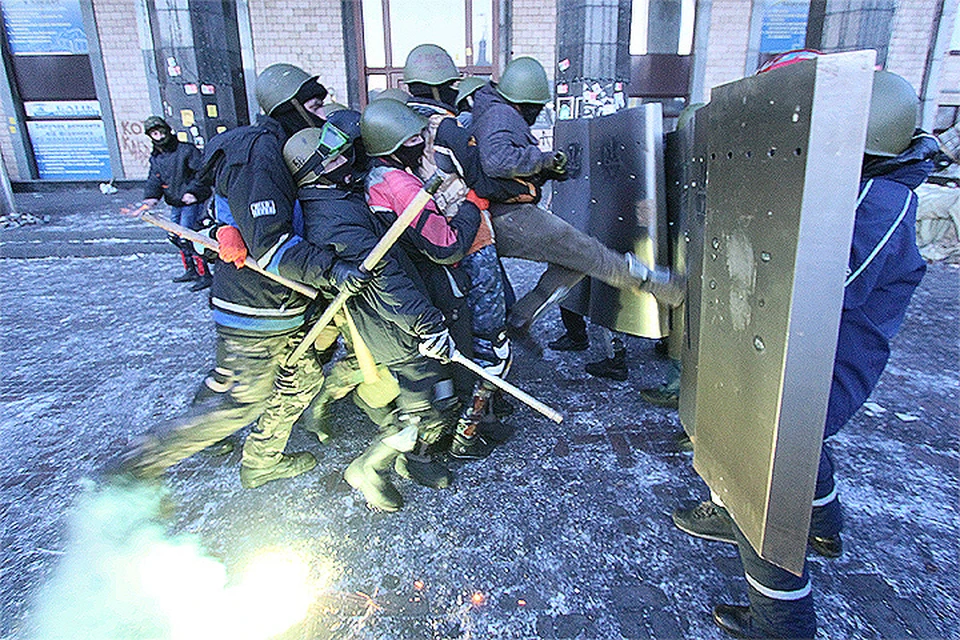 Январь 2014 г. Тренировка бойцов "Евромайдана" в Киеве.