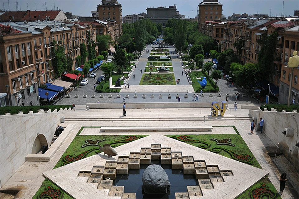 Большой Каскад в Ереване, столице Армении.