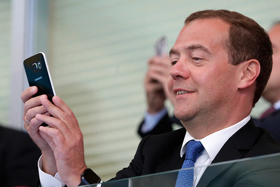 Моду на соцсети среди российских политиков ввел Дмитрий Медведев. Фото: Александр Шалгин/ТАСС