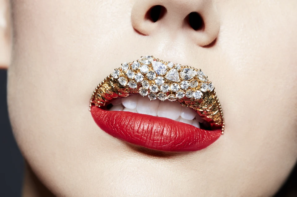 Самый дорогой макияж для губ с 80 бриллиантами стоимостью $26,500 создан компанией Smashbox Cosmetics. Фото: Zuma\TASS
