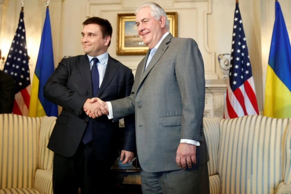Госсекретарь США Рекс Тиллерсон и министр иностранных дел Украины Павел Климкин, недавно прилетавший в Вашингтон просить денег