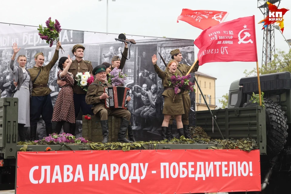 После Победы солдаты мечтали об одном - попасть домой...