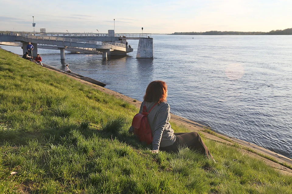 Волга постепенно освобождает от воды берега вдоль Самары.