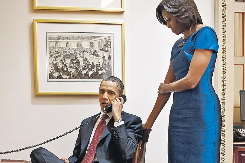 Возможно, Мишель Обама из этой книги узнает много нового о своем муже. Фото: East News
