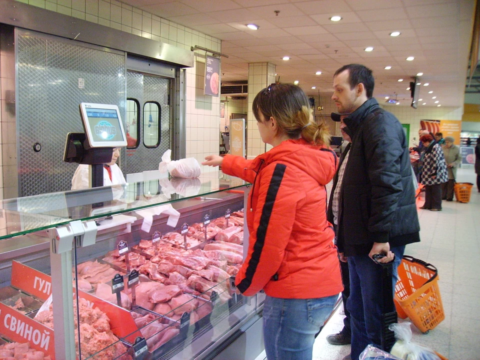 Эксперты отвезли мясо из рязанского "Глобуса" на тестирование в Москву.