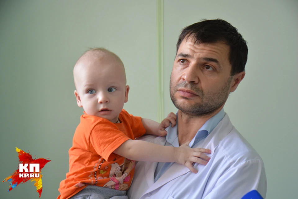Гоша и главный врач Городской детской клинической больницы скорой помощи Ростислав Заблоцкий.