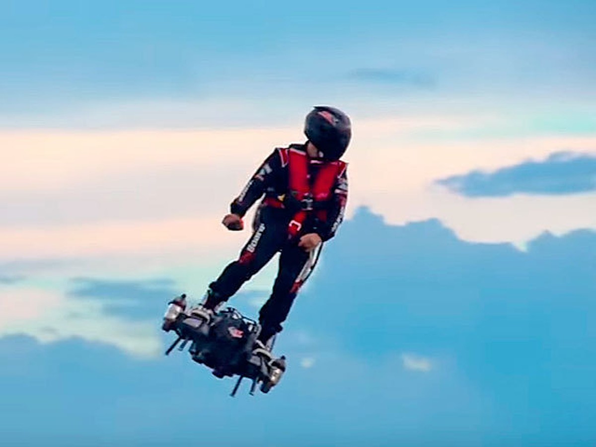 Flyboard Air: теперь люди летают как птицы - KP.RU