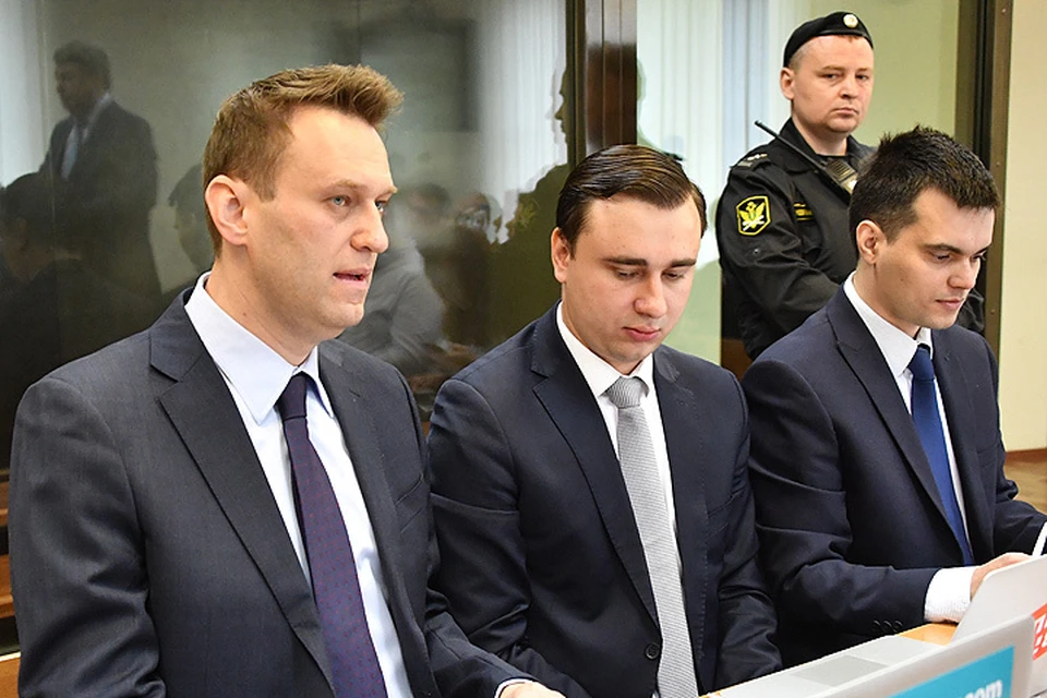 Алексей Навальный и его команда юристов на заседании 30 мая 2017 года.