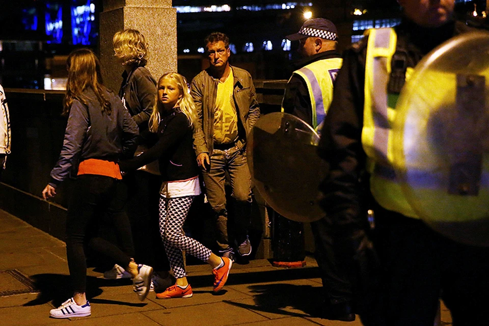 Полиция работала на месте теракта в Лондоне всю ночь