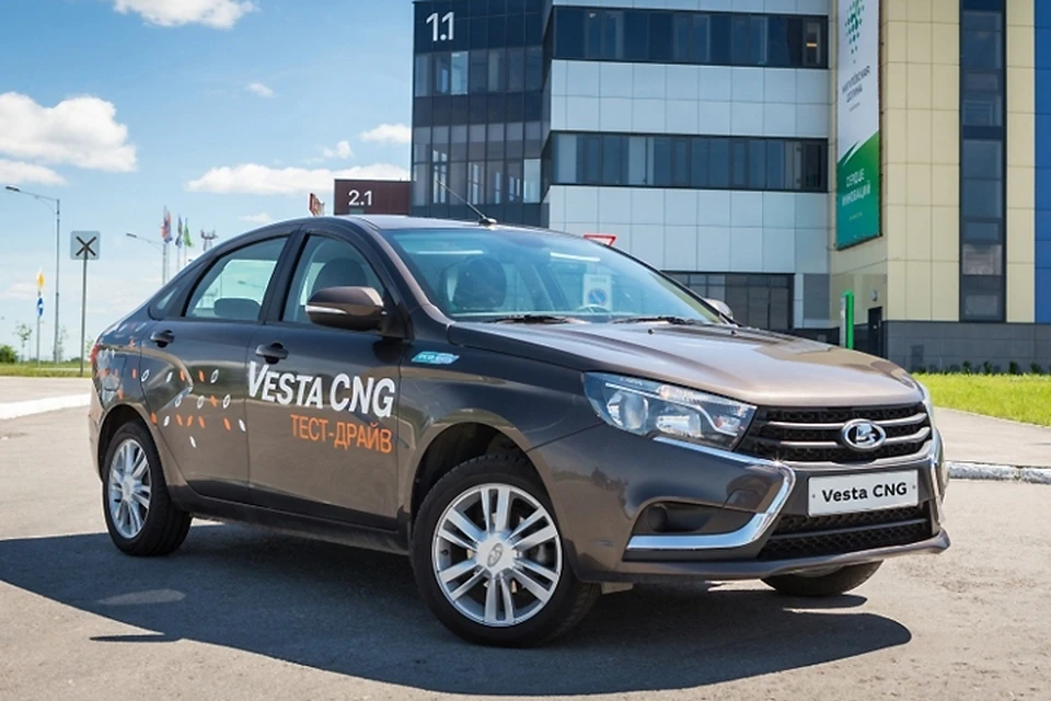 Первые автомобили LADA Vesta CNG поступят для тестирования к потенциальным корпоративным клиентам.