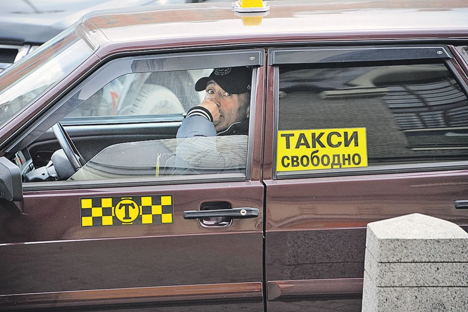 Тысячи нелегальных таксистов продолжают возить москвичей