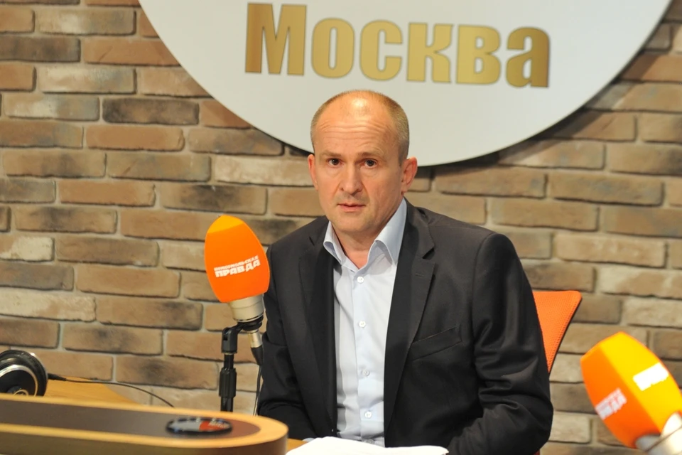 Михаил Клейменов в эфире радиостанции "Комсомольская правда" рассказал подробности громкой истории.