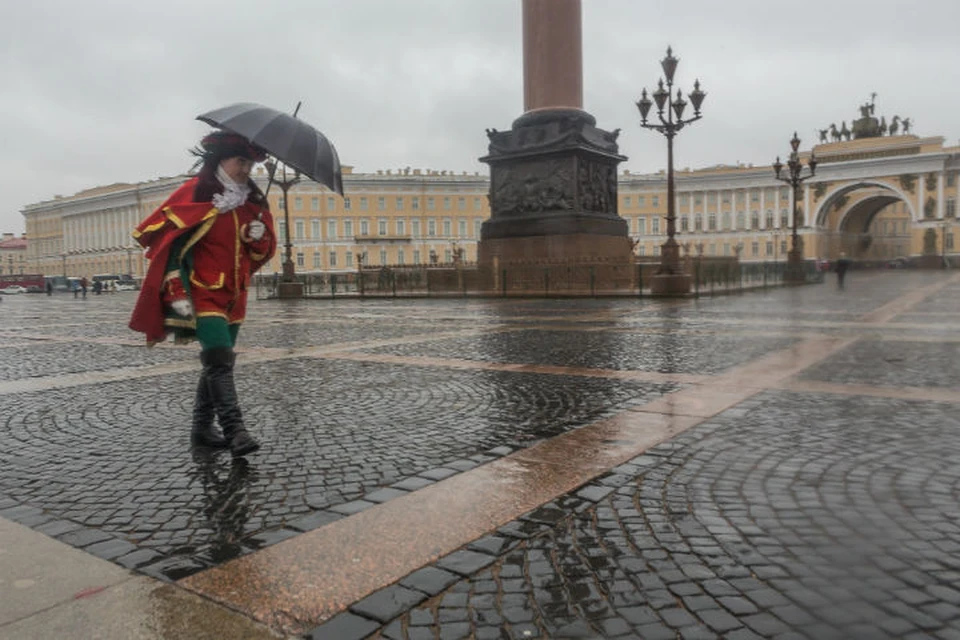 Петербуржцам обещают кратковременные дожди и облачность.