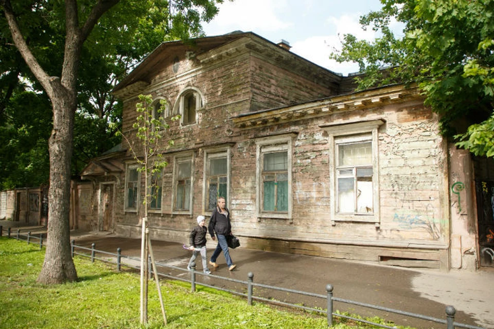 Деревянный дом с мезонином является памятником архитектуры регионального значения.