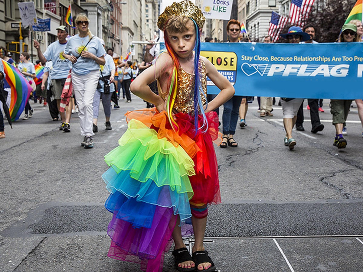 «Он – женщина, она – мужчина»: карнавал или ЛГБТ* пропаганда?