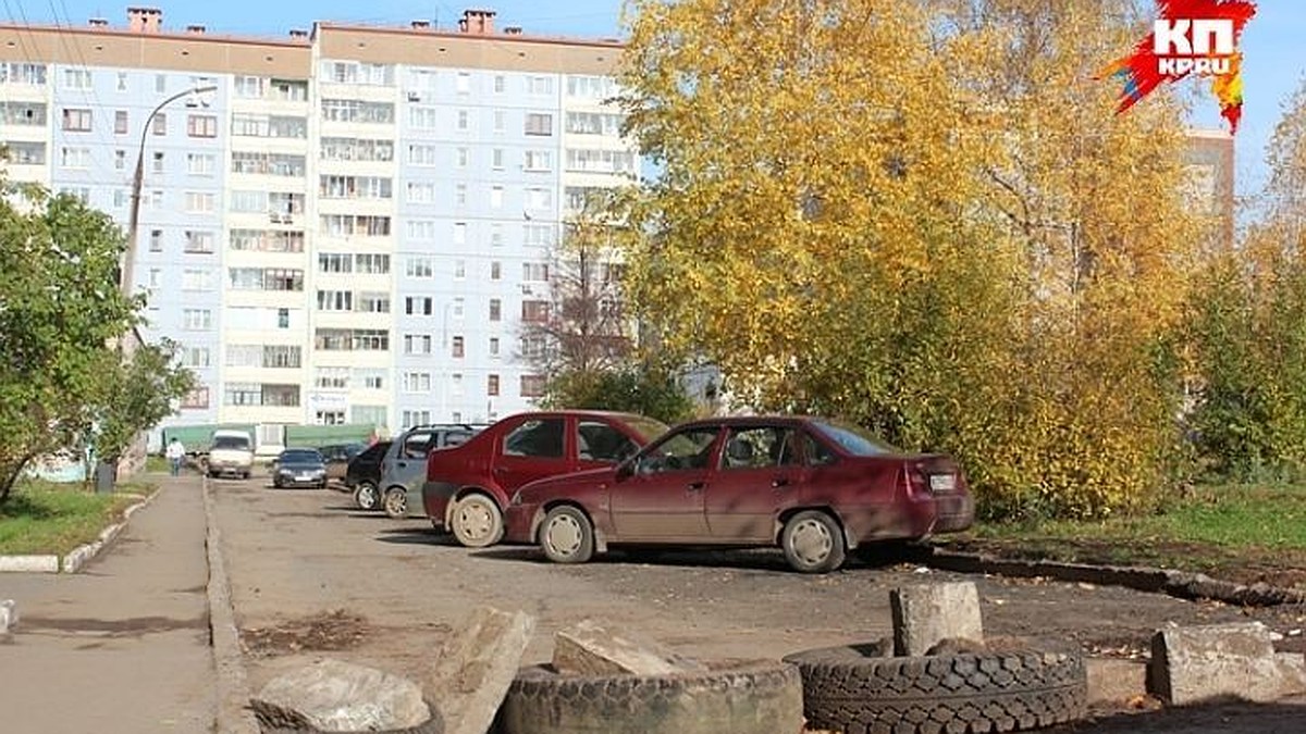 Организовать парковку во дворе: какие шаги предпринять ижевчанам и куда  обращаться - KP.RU