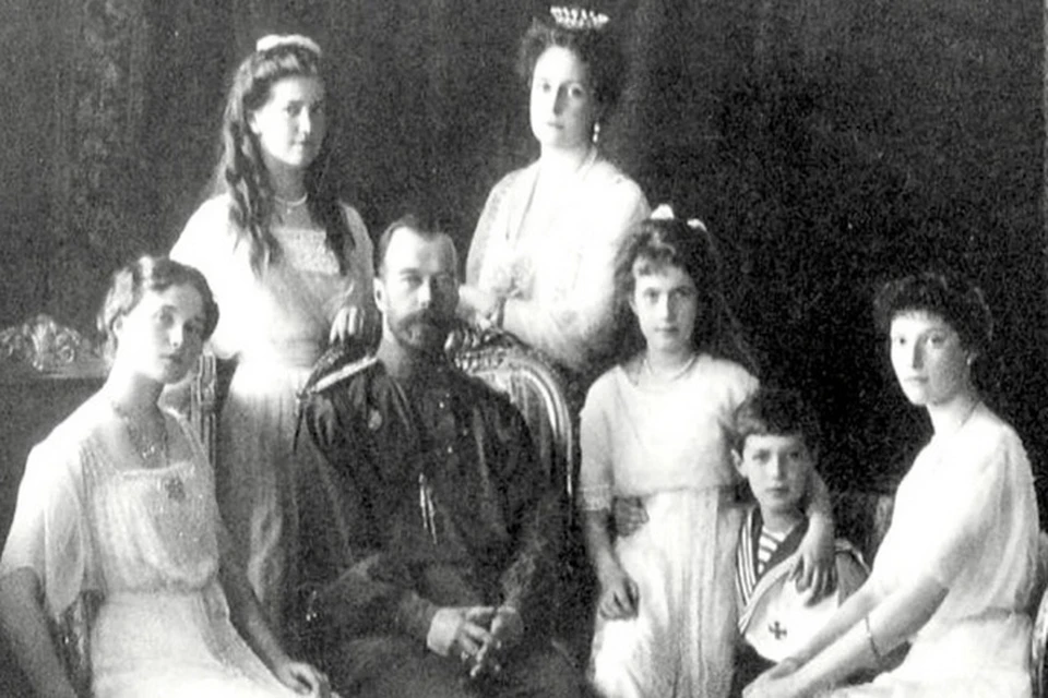 Николай II со своей семьей