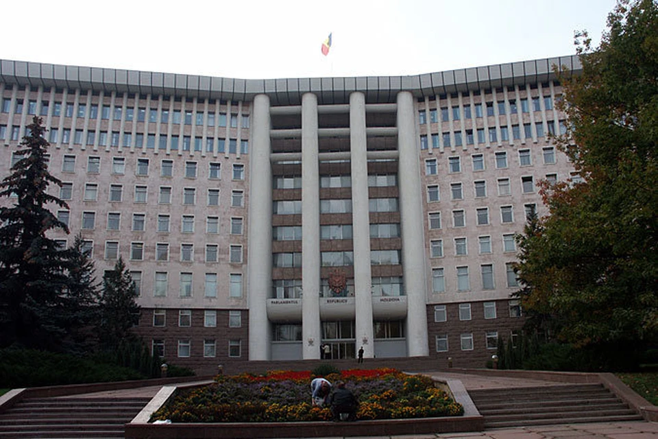 Парламент потребовал вывода российских войск с территории Приднестровья.