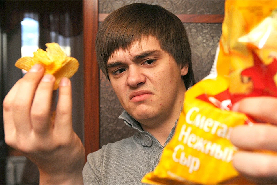 Среди продуктов, способных вызвать депрессию нашлось место вкусным картофельным чипсам.