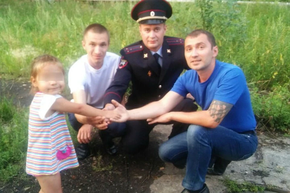 Трехлетнюю девочку, провалившуюся в канализационный люк, спас полицейский из Иркутской области