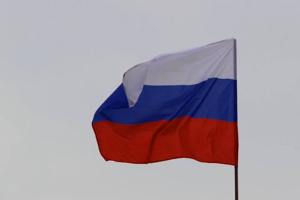 Коммунальщикам российский флаг нужно постирать, а судьям - перестать быть в трауре