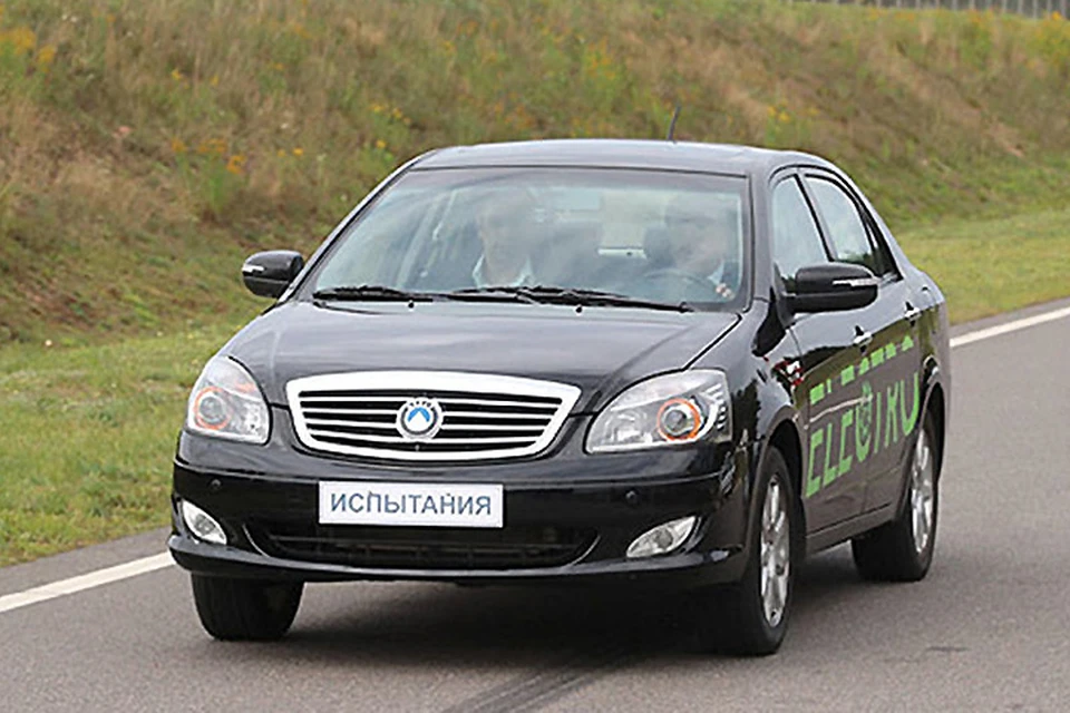 Электромобиль "заключен" в кузов седана Geely SC7. Фото совмина Беларуси.