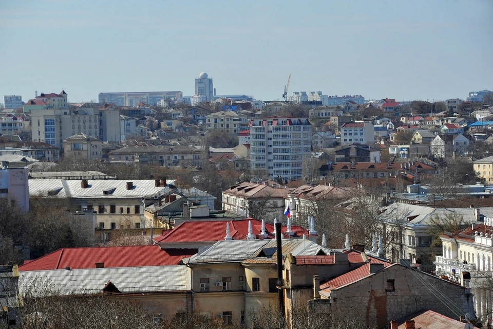 Севастополь- город русских моряков, с особой атмосферой, морем и идеальными, на первый взгляд, условиями для жизни, но так ли легко здесь найти жилье и обосноваться?