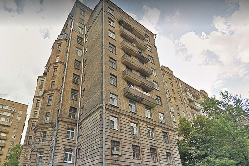 Пенсионерка Надежда Крюкова в одночасье может лишиться трехкомнатной квартиры в сталинском доме на Щербаковской улице. Фото: google.ru/maps