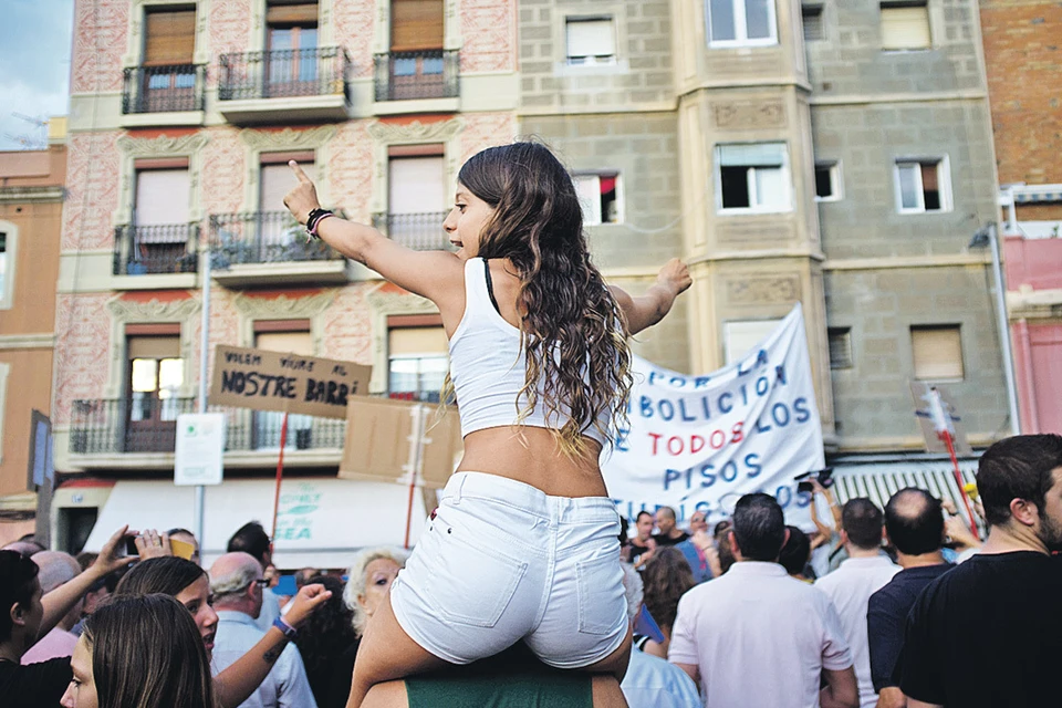 Жители Барселоны протестуют против засилья туристов со свойственной испанцам экспрессивностью.