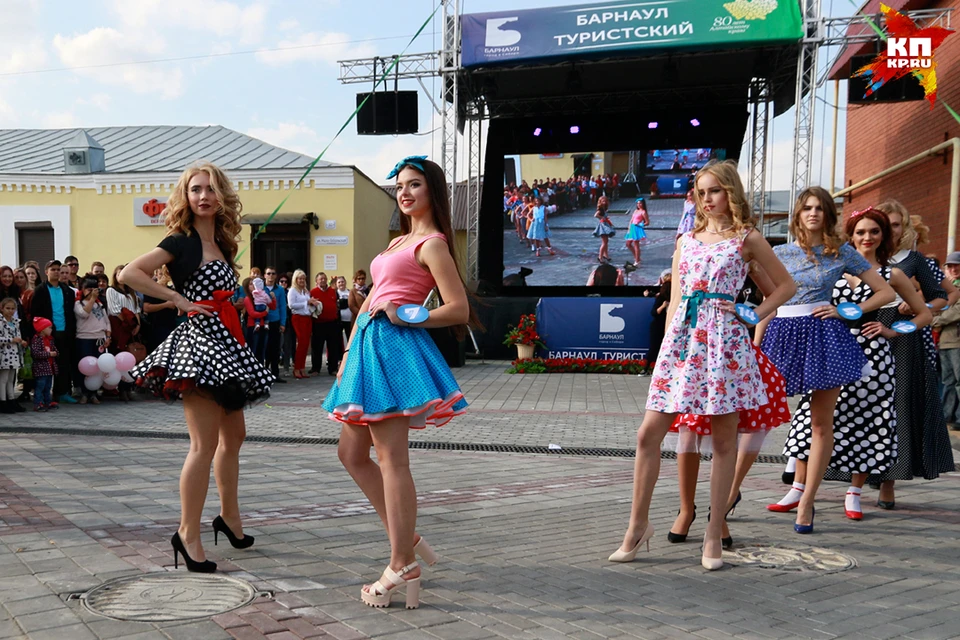 "Мисс Барнаул - 2017" стала Яна Казанцева (первая слева), теперь она представит город на конкурсе "Мисс Россия"