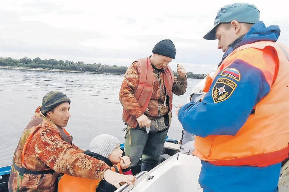 Встреча с инспектором ГИМС к безопасному плаванию! Фото: Пресс-служба МЧС России