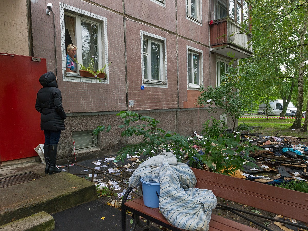 Петербурженка с двумя детьми выпрыгнула из окна 5 этажа, спасаясь от огня -  KP.RU