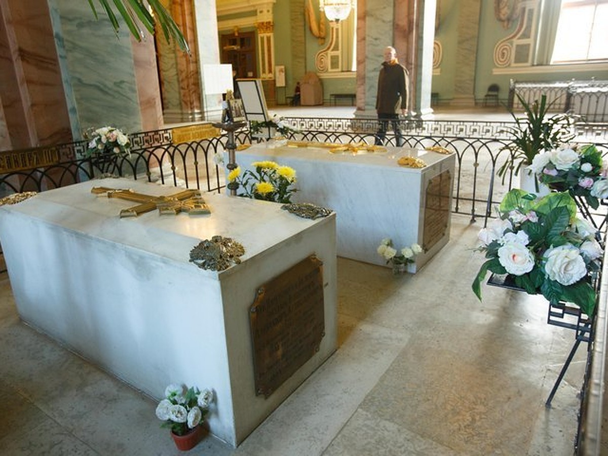 могила в соборе