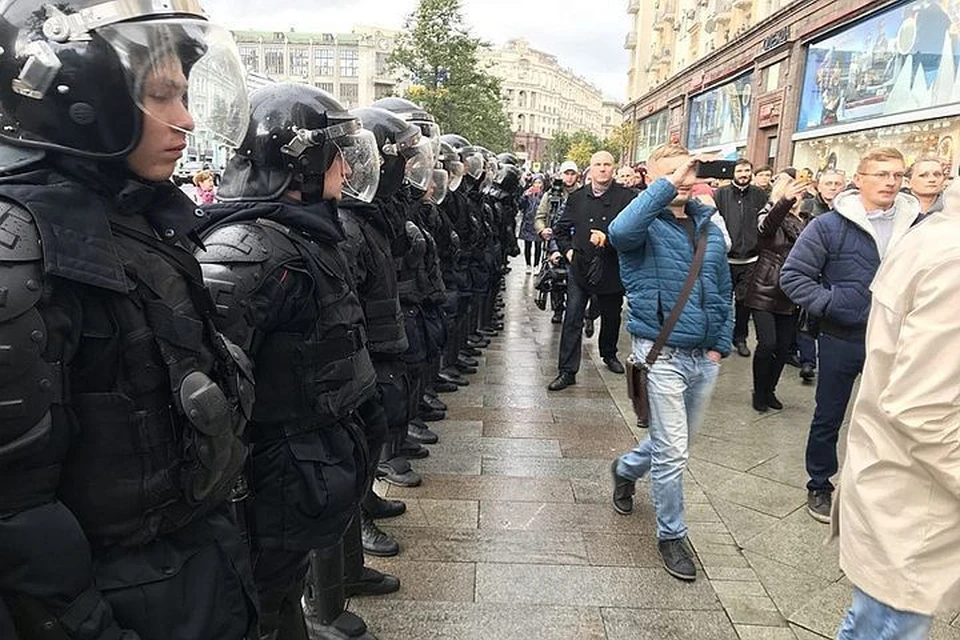 На акции протеста в Москве собрались около 700 человек