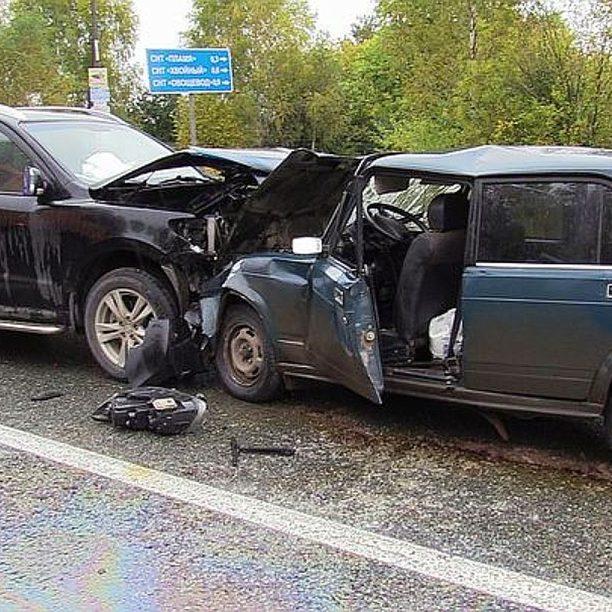 ДТП в Ижевске: Авария с зерноуборочным комбайном, «паровозик» из нескольких  машин и перевернутый цементовоз - KP.RU