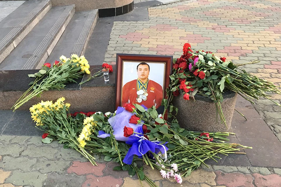 Полицейскому, наблюдавшему за убийством пауэрлифтера в Хабаровске, грозит до 10 лет тюрьмы
