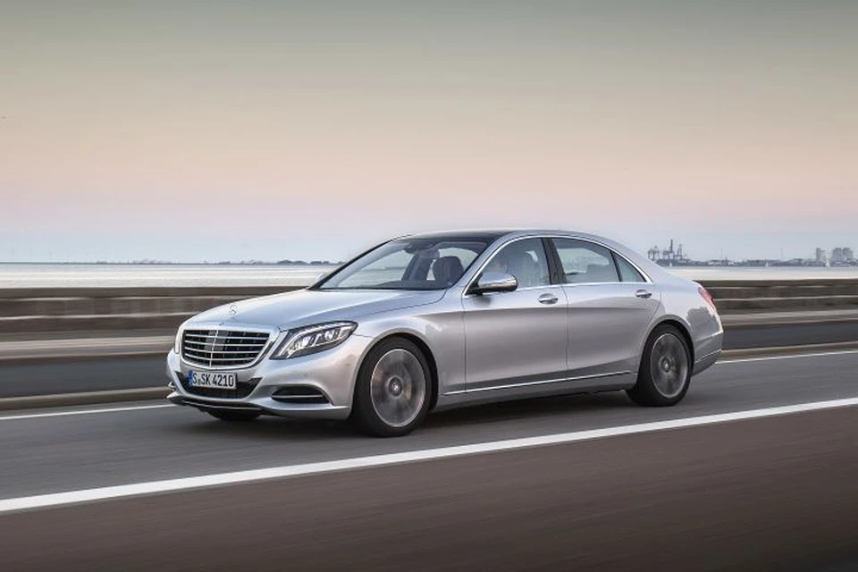 Большинство проданных в России машин класса люкс несут на себе эмблему Mercedes-Benz