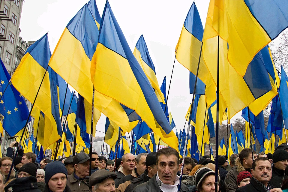 На митинг в Киеве собралось несколько тысяч человек.