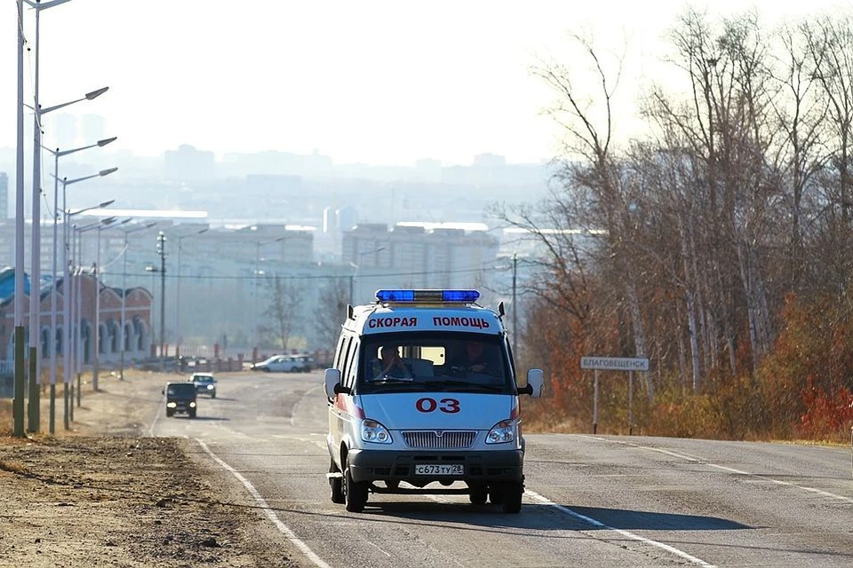 Пострадавших подростков доставили в больницу. Фото: Сергей ПЕТРОВ