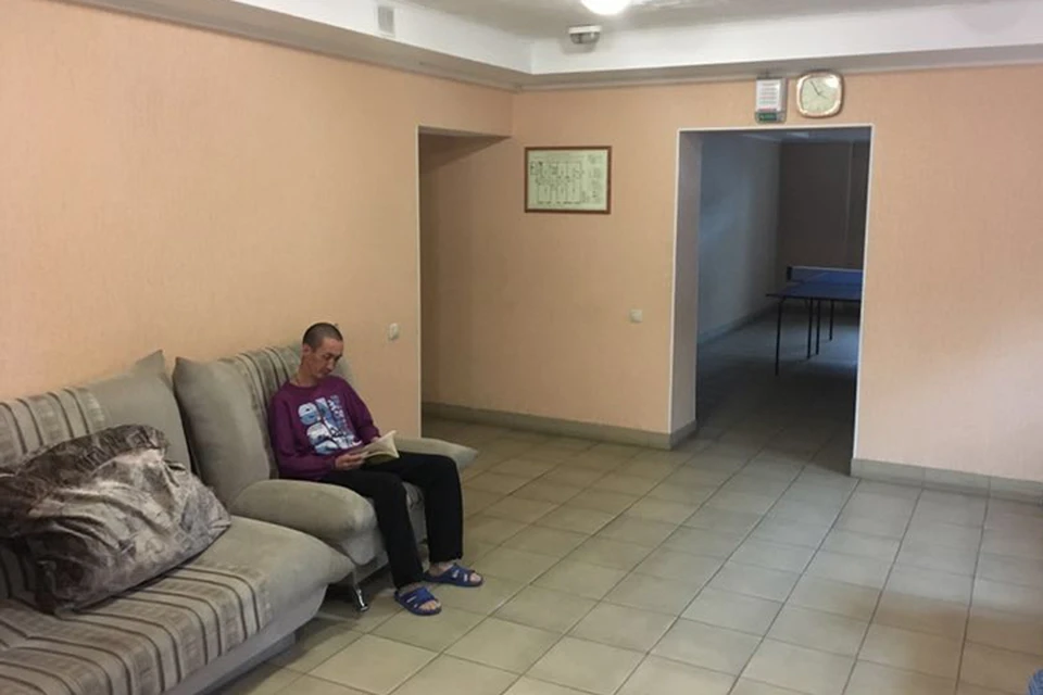 В цокольных помещениях обустроили уютные комнаты для бездомных людей. Фото: Борис КИСЛЫЙ.