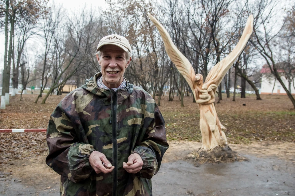 Сергей Ключников занимается резьбой по дереву большую часть своей жизни. Научился он этому сам
