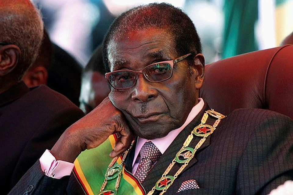 Свою речь Мугабе весьма сбивчивую и путаную, он посвятил отношениям властей и народа
