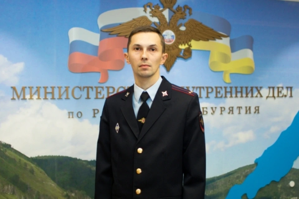 Сотрудник пресс-службы МВД Бурятии Роман Казарбин получил медаль за спасение женщины