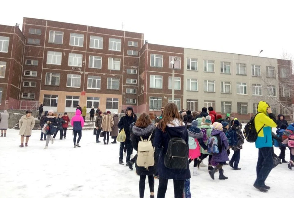 В Екатеринбурге все чаще эвакуируют школы
